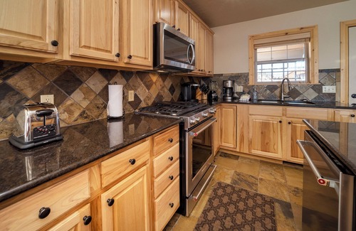 Pole Creek House | Fun pet friendly 4 bedroom hot tub and Air Conditioning
