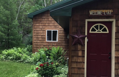 Hillman Cabin | Fun summer getaway, beach, fishing, water sports, clean lake, scrapbooking