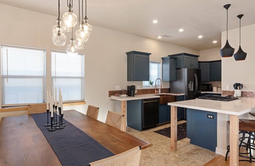 Jerome Apartment | Fun Views, Full Kitchen, Near Shopping& Dining