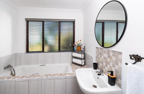 Brandwag Apartment | Fungamukaba Sanctuary - Stone Cottage