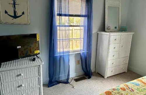 Windy Hill House | Funky Beach Cottage - Dog Friendly - 3 Bedroom/2 Bath Fenced Backyard!