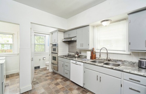 West Akron House | Funky Fabulous Fun House - 5 Bedrooms