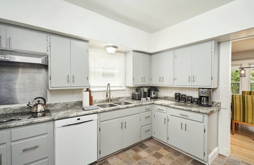 West Akron House | Funky Fabulous Fun House - 5 Bedrooms