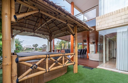South Yunderup House | Funland, Family Home On The Canals Mandurah