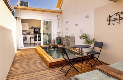 Carosse Apartment | Furnished tourist accommodation, classified 4 * with swimming pool, 2 to 3 people in St Gilles les Bains