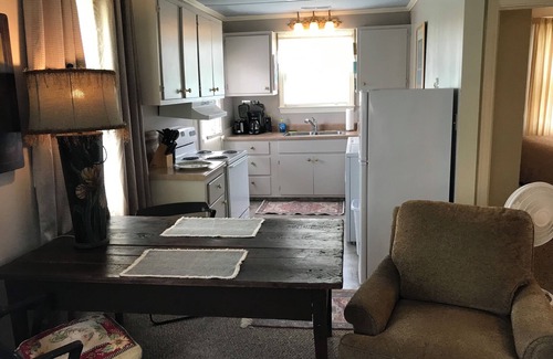Lynn Cottage | Furnished,1bed 1bath cozy cottage full kitchen and laundry Monthly rentals avail