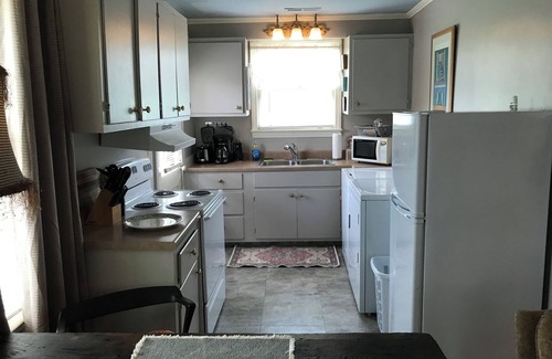 Lynn Cottage | Furnished,1bed 1bath cozy cottage full kitchen and laundry Monthly rentals avail