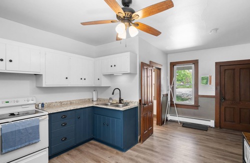 Grafton Other | Furnished 2 bedroom Farmhouse in Grafton-Pet Friendly
