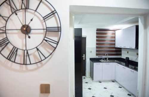 Abuja House | Furnished 3 Bedrooms Apart-24Hrs Elect/WIFI/Securi