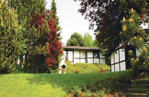 Feriendorf Hennesee House | Furnished Bungalow With Peaceful Neighbourhood