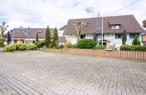 Reute Apartment | Furnished, cozy apartment including weekly cleaning (near Freiburg)