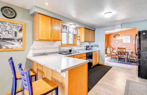 Manawa House | Furnished Deck w/Forested Views: Manawa Home!