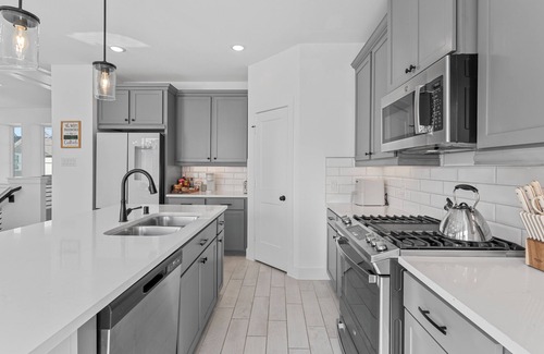 Cypress House | Furnished Rooms for Travel Nurses and Healthcare Pros in Bridgeland, Cypress, TX