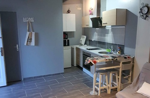 Puiseux-en-France Apartment | Furnished studio 10 minutes from Parc Astérix by car.
