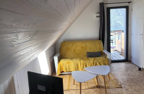 Treguier Apartment | Furnished studio in an atypical house with character.