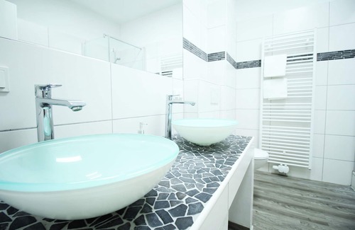 Neudorf-Nord Apartment | Futuristisches Wohndesign auf 2 Etagen Nahe Uni/messe