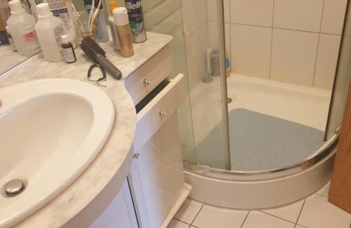 Forst Other | Gästezimmer bei Katzenliebhaberin und Chihuahua