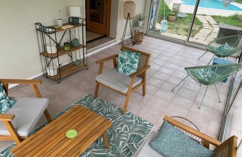 Avermes House | Gîte 3 étoiles les Gourlines avec balneo, véranda, piscine et garage