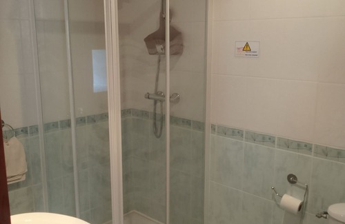 Rostrenen House | Gîte 4 Personnes en Centre Bretagne, Avec Piscine Extérieure Chauffée et spa