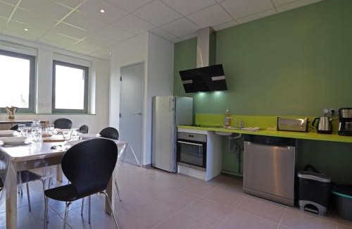 Lonlay-l'Abbaye Apartment | Gîte adapté aux handicapés, idéal randonneurs et familles - FR-1-497-234