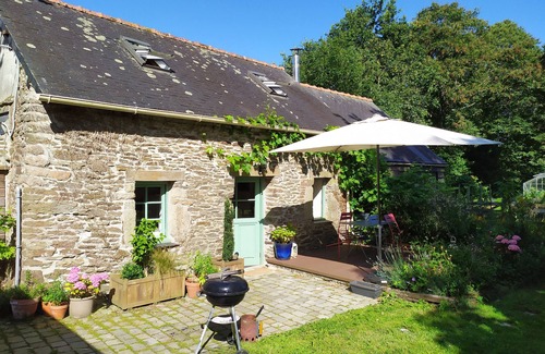Plonevez-du-Faou Cottage | Gîte Ar Parkou: Charming Breton house in Finistère, Brittany