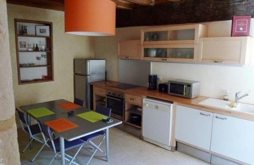 Rivieres House | Gîte authentique avec cheminée, terrasse et WiFi en Charente - FR-1-653-119