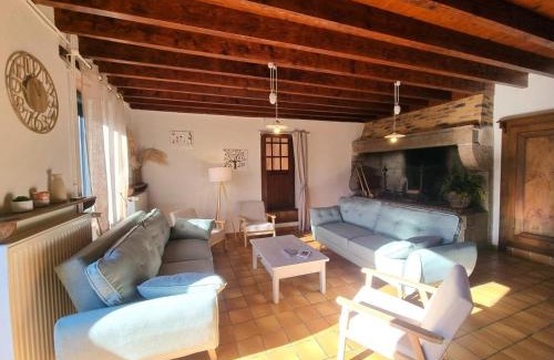 Saint-Priest-la-Prugne House | Gîte de charme avec piscine intérieure chauffée, 12/14 personnes - FR-1-496-346