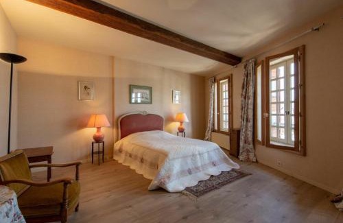 Bellegarde-du-Loiret House | Gîte de charme avec cour et jardin, proche château, cheminée, ping-pong, draps inclus - FR-1-590-2