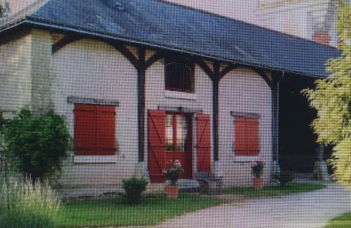 Vernou-sur-Brenne House | Gîte de l'orangerie du château de Jallanges- 11 personnes