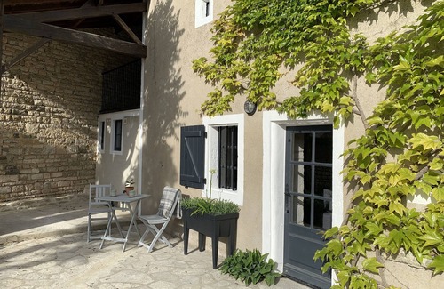 Chives House | Gîte des Abeilles, Cosy, Tranquil, Rural 1 Bedroom Gîte, with Pool