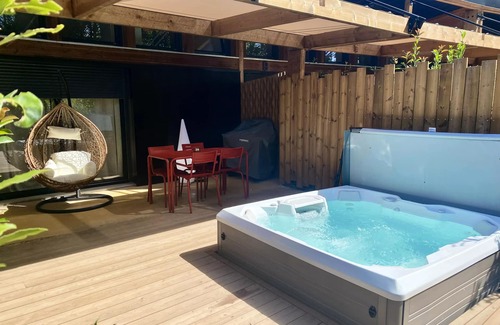 Saint-Affrique Villa | Gîte Ecolodge 2 Chambres 4 Personnes avec jacuzzi