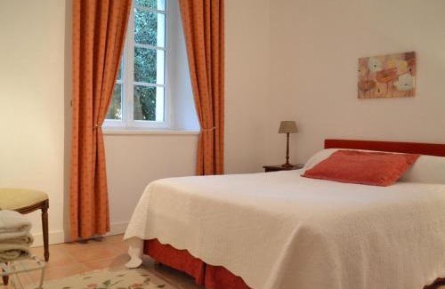 Saint-Cybardeaux House | Gîte familial avec piscine chauffée, jardin clos, équipement bébé, au cœur d'une propriété viticole. - FR-1-653-70