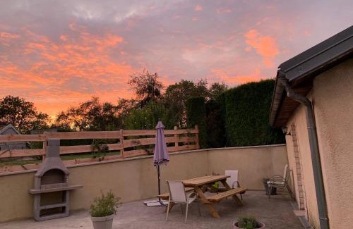 Faymont House | Gîte familial avec terrasse et espace enfants à Faymont - FR-1-583-370