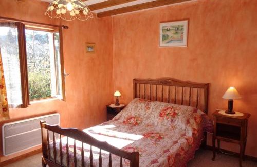Saint-Haon-le-Chatel House | Gîte familial avec piscine, jardin clos et jeux pour enfants - Saint-Haon-le-Châtel - FR-1-496-21