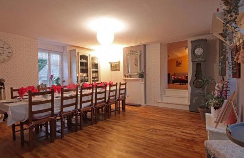 Dompierre House | Gîte familial tout confort avec jeux et jardin, proche voie verte et rivière - FR-1-497-132