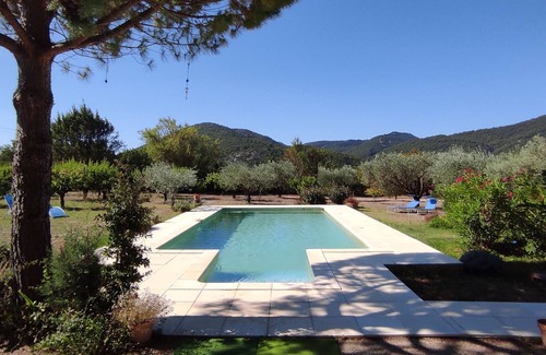 Entrechaux Apartment | Gîte Genévrier, in Provence.