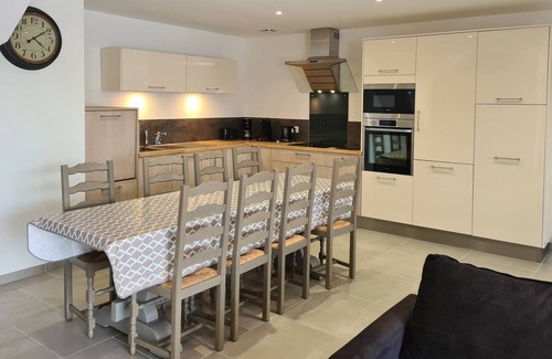 Othis Apartment | Gîte "la Grange" 6 people, 3 bedrooms, 2 bathrooms, near Roissy