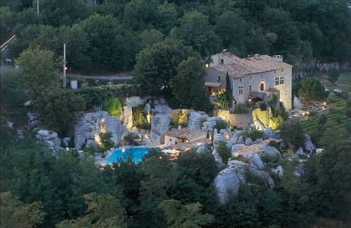 Casteljau Cottage | Gîte Lagon, shaded terrace I sleeps 4 I Domaine le C4