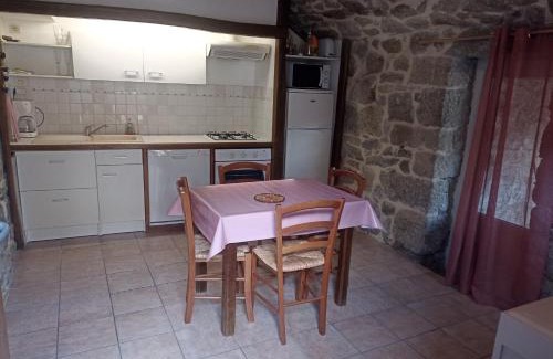 Sainte-Marguerite-Lafigere Apartment | Gîte le Petit Riou
