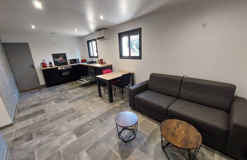 Manosque House | Gîte Luxueux Avec Piscine Chauffée, Jacuzzi et Sauna Rien que Pour Vous