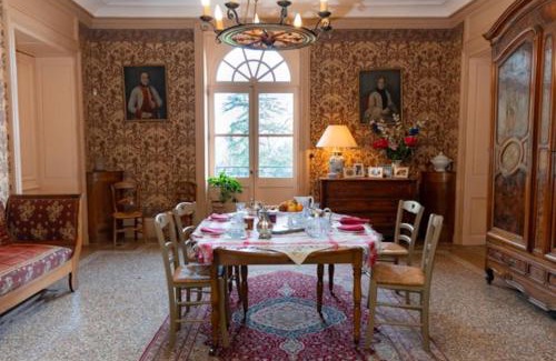 Les Echets Apartment | gîte ou chambres d'hôtes au château de Montclair