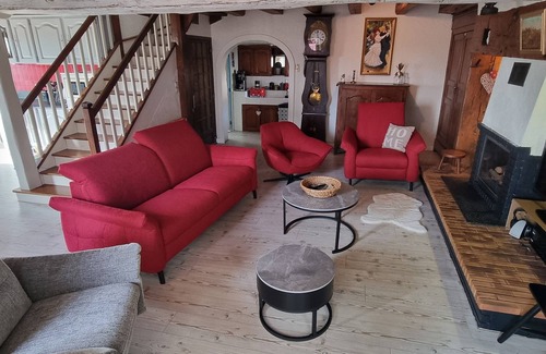 Maurs House | Gîte Piscine Cantal Lot. Charme/confort/loisirs. Corps Ferme Clos & Privatif
