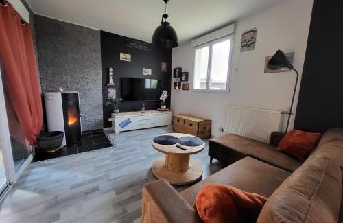 Lillers House | GÎTE PRIVATIF, MAISON DE VACANCES FAMILIALE 100m2 avec piscine, parking privé "Un plaisir d'évasion" gîte de France 3 épis