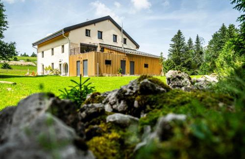 Premanon Apartment | Gîte singulier et authentique en cœur de forêt