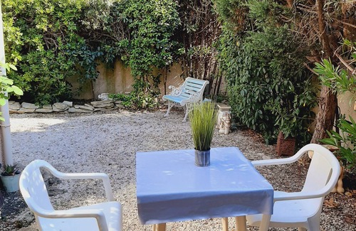 Colombiers Apartment | Gîte Tout Confort au Calme Terrasse Jardin Parking Proche Canal du Midi