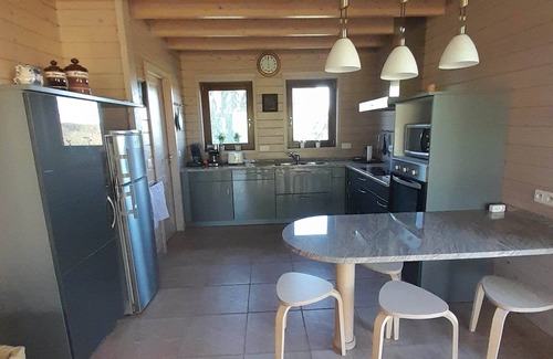 Engreux House | Gîte Tout Confort Avec Grand Jardin, Terrasse et Garage Dans Village Calme