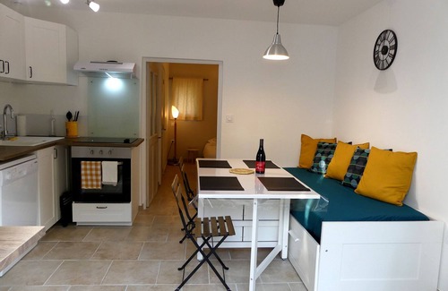 Tulette Cottage | Gîtes in the vineyards, park, swimming pool, playground, pétanque court, spa .