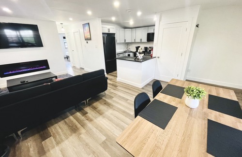 Queens House | “G Suite”- Newly renovated! 5 minutes to JFK!