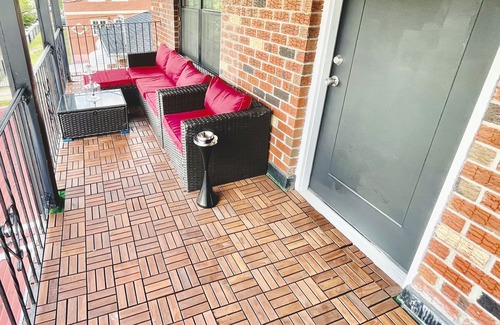 Queens House | “G Suite”- Newly renovated! 5 minutes to JFK!