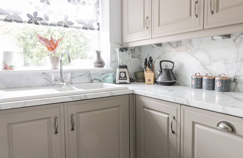 Roos Cottage | Gabby's Garden Cottage